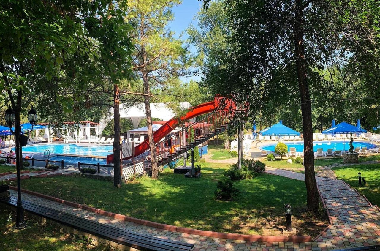 Sky Land Camping & Resort Cricova Zewnętrze zdjęcie